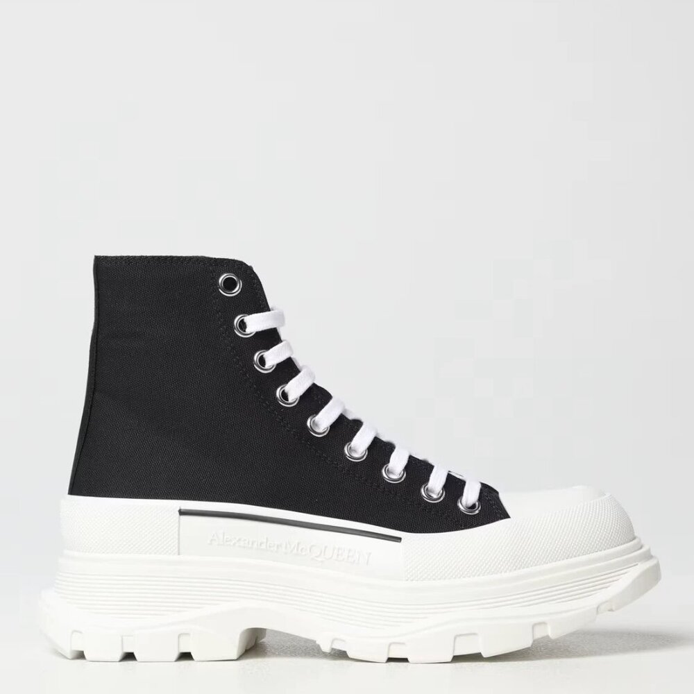 $850 MSRP- Alexander McQueen 705659W4MV2 Tread Slick Lace-Up Sneakers- Authentic